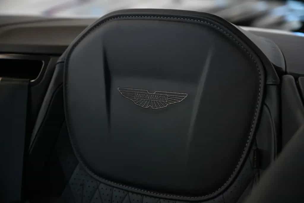 Aston Martin DB12 Volante/Onyx Black/B&W/Inspire Monotone 04/2026-photo-49