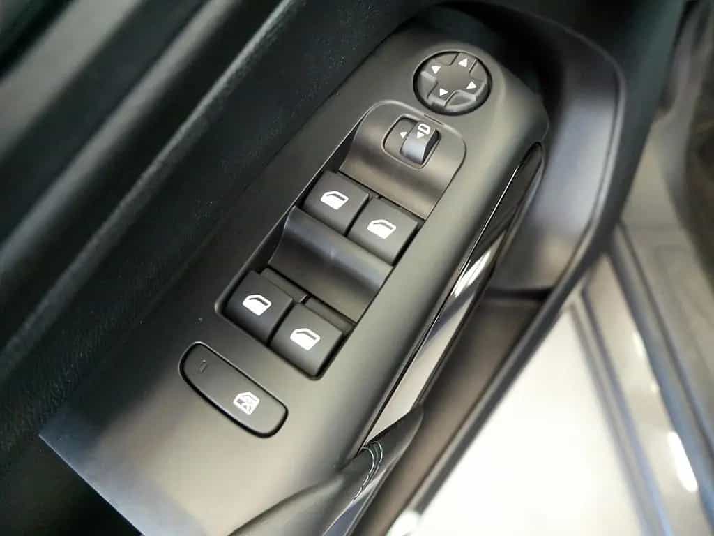 Citroën C5 Aircross BlueHDi 130 Plus SHZ KAMERA NAVI LED 11/2023-photo-4