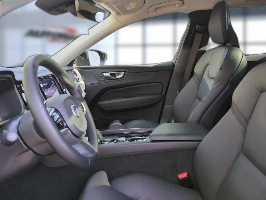 Volvo XC 60 Plus Dark 2WD 01/2024-photo-10