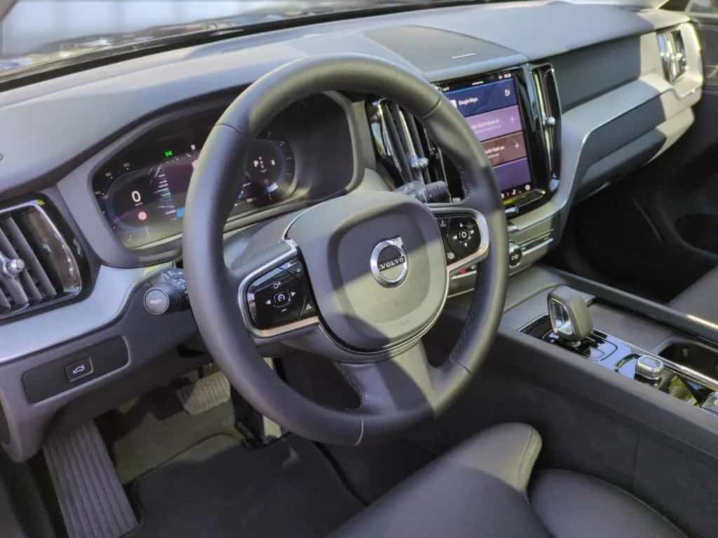 Volvo XC 60 Plus Dark 2WD 01/2024-photo-11
