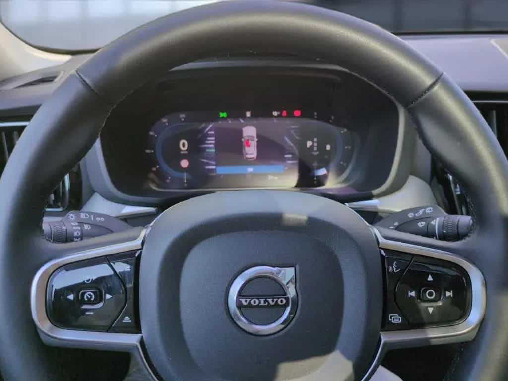 Volvo XC 60 Plus Dark 2WD 01/2024-photo-12