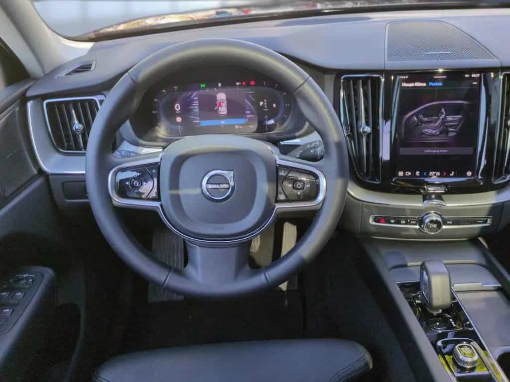 Volvo XC 60 Plus Dark 2WD 01/2024-photo-16