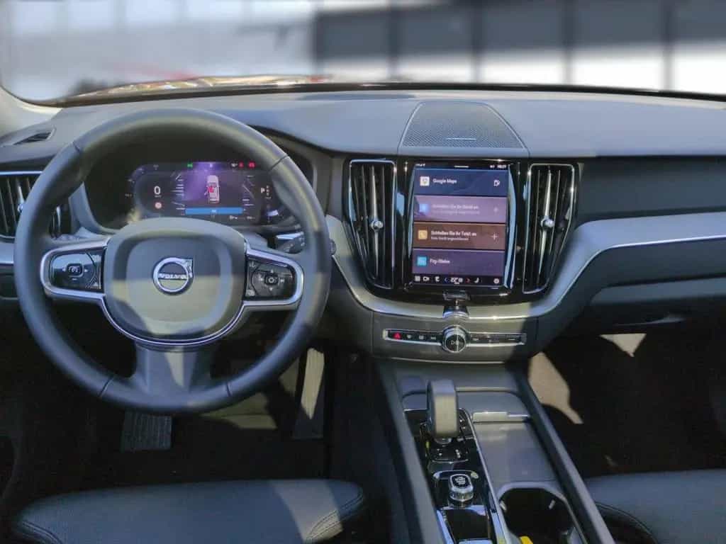 Volvo XC 60 Plus Dark 2WD 01/2024-photo-17