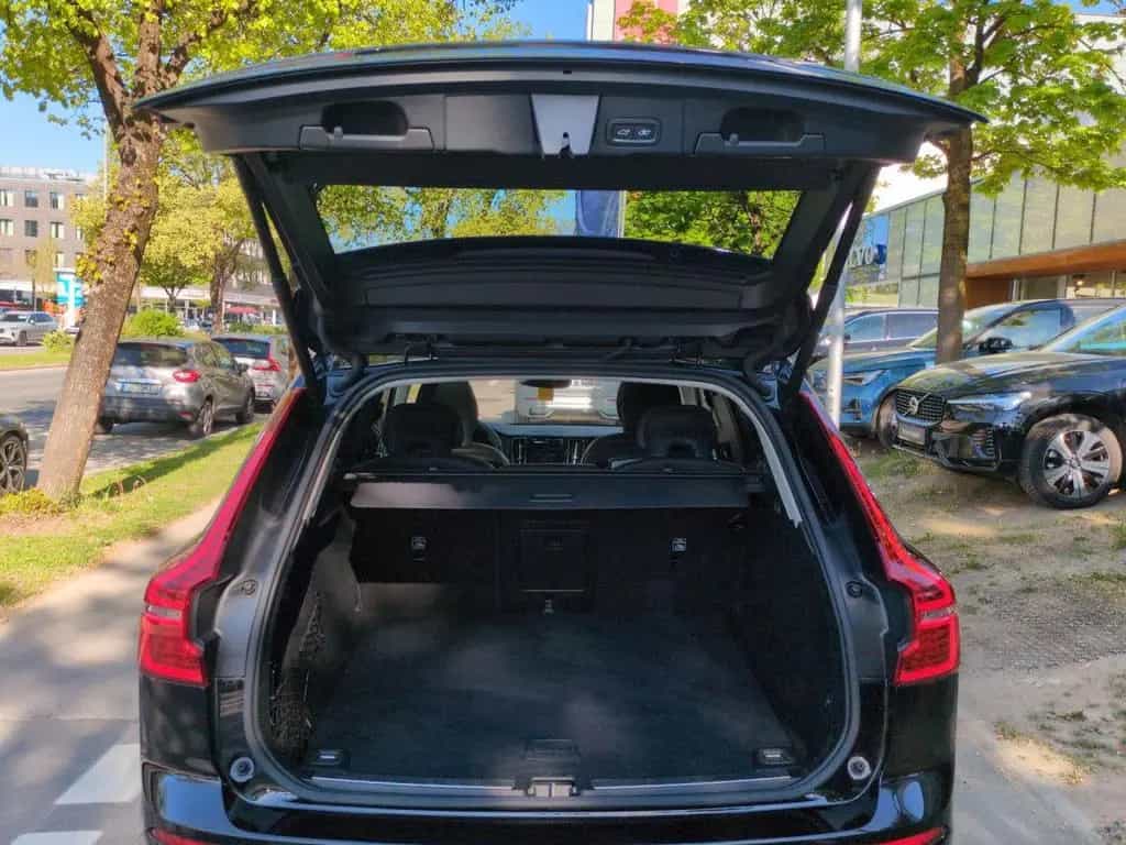 Volvo XC 60 Plus Dark 2WD 01/2024-photo-22