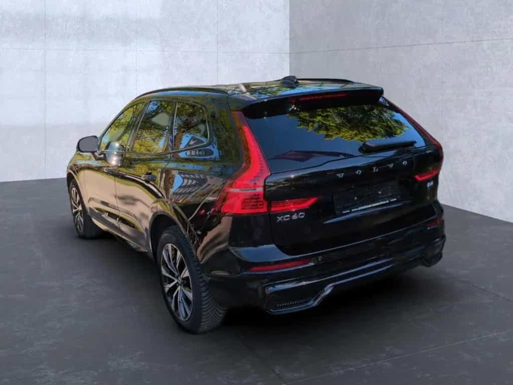 Volvo XC 60 Plus Dark 2WD 01/2024-photo-2