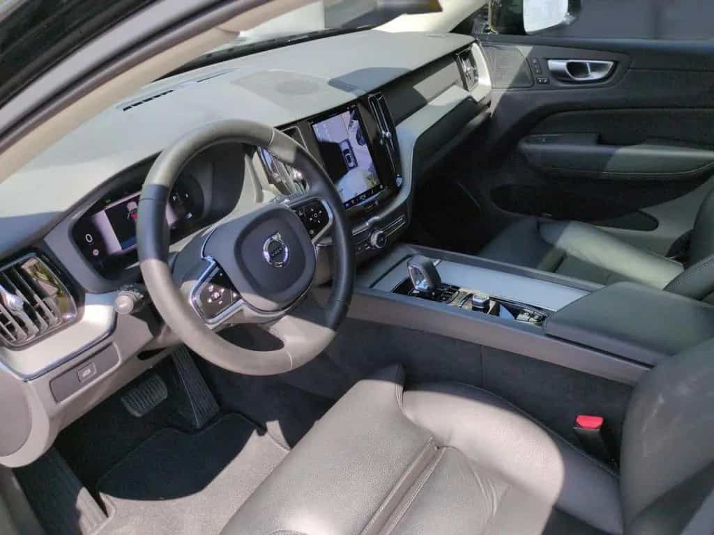 Volvo XC 60 Plus Dark 2WD 01/2024-photo-11