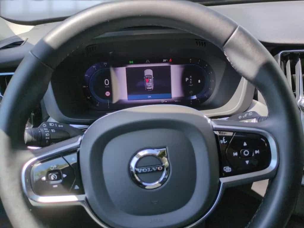 Volvo XC 60 Plus Dark 2WD 01/2024-photo-13