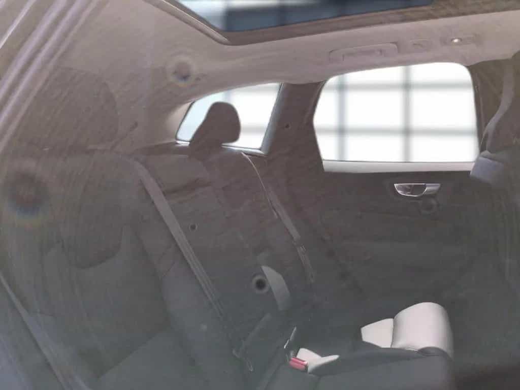 Volvo XC 60 Plus Dark 2WD 01/2024-photo-16