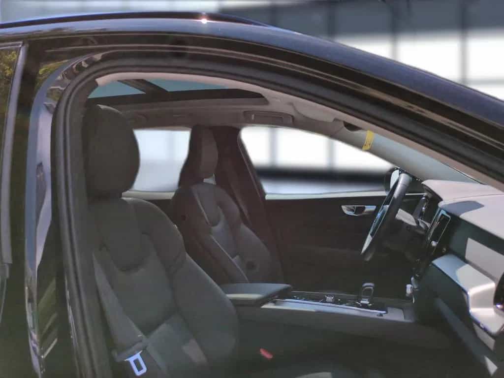 Volvo XC 60 Plus Dark 2WD 01/2024-photo-17