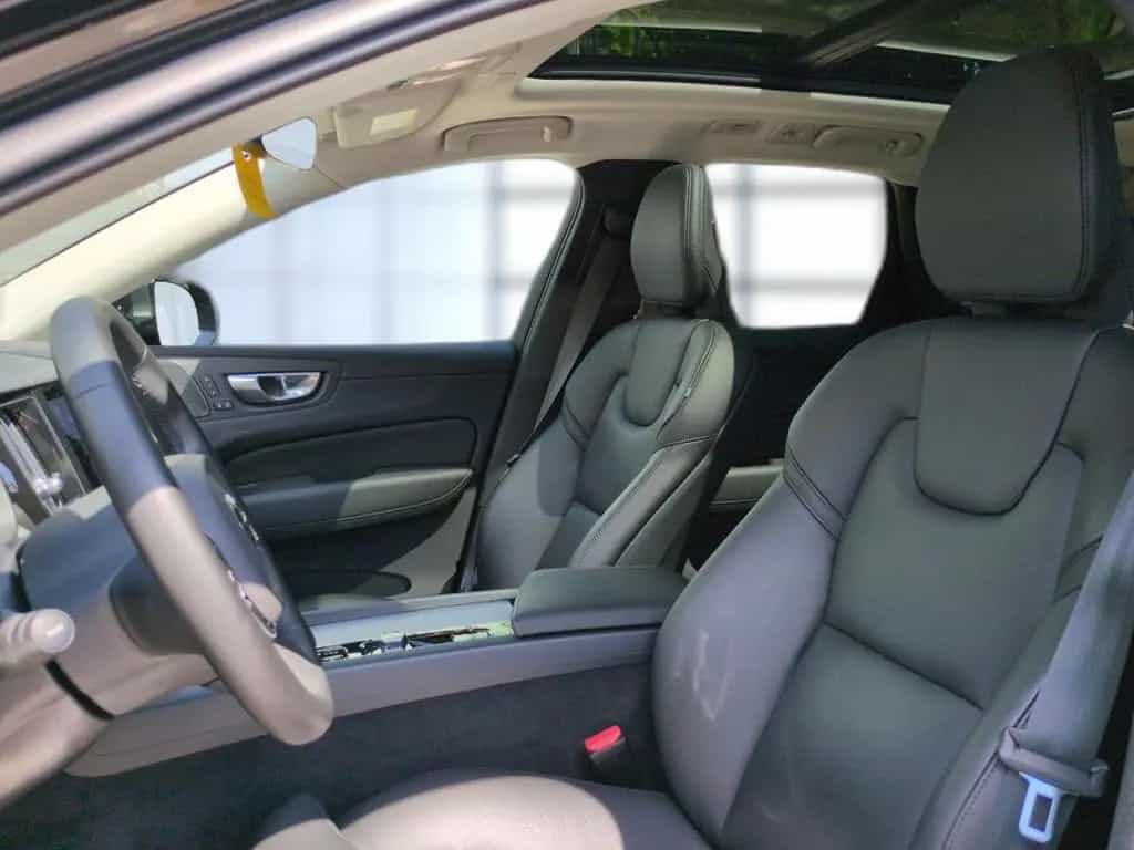 Volvo XC 60 Plus Dark 2WD 01/2024-photo-9