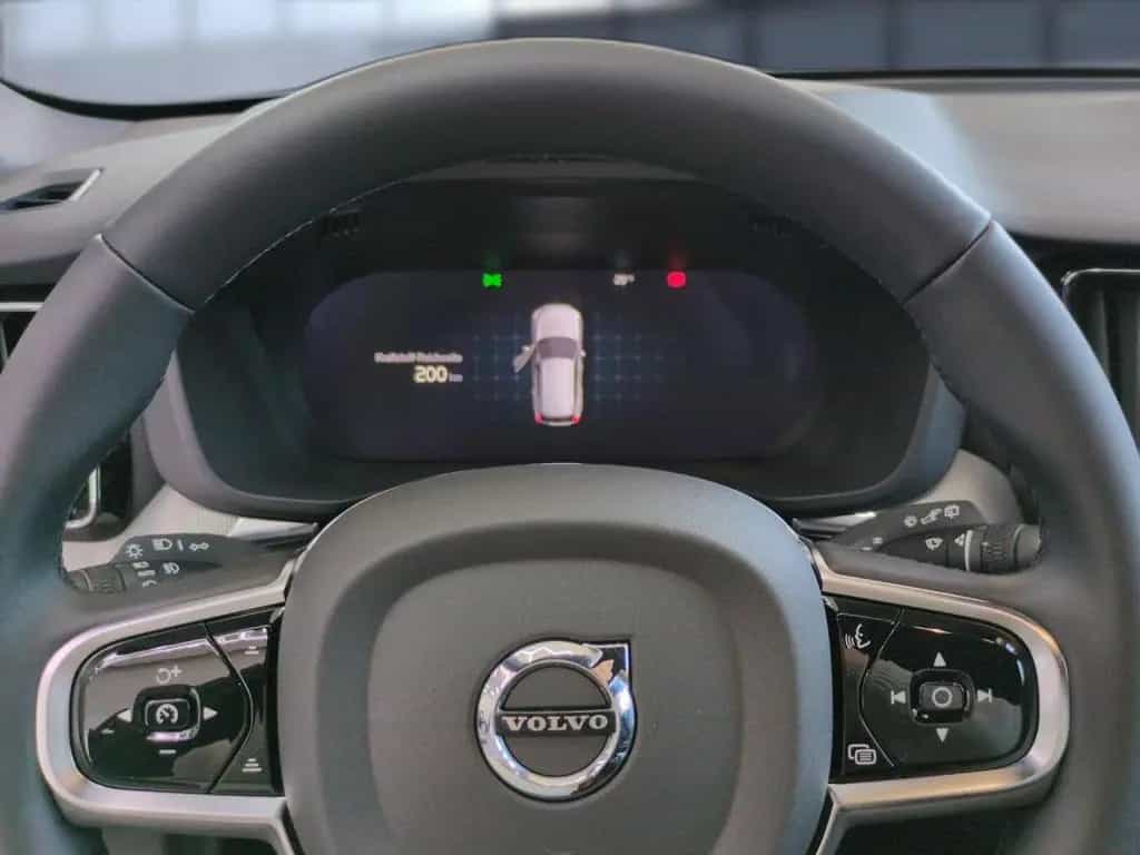 Volvo XC 60 Plus Black Edition AWD 02/2024-photo-13