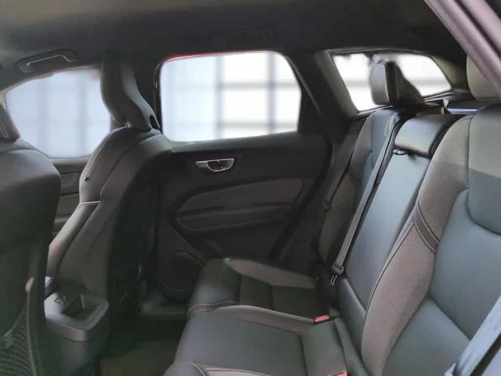 Volvo XC 60 Plus Black Edition AWD 02/2024-photo-16