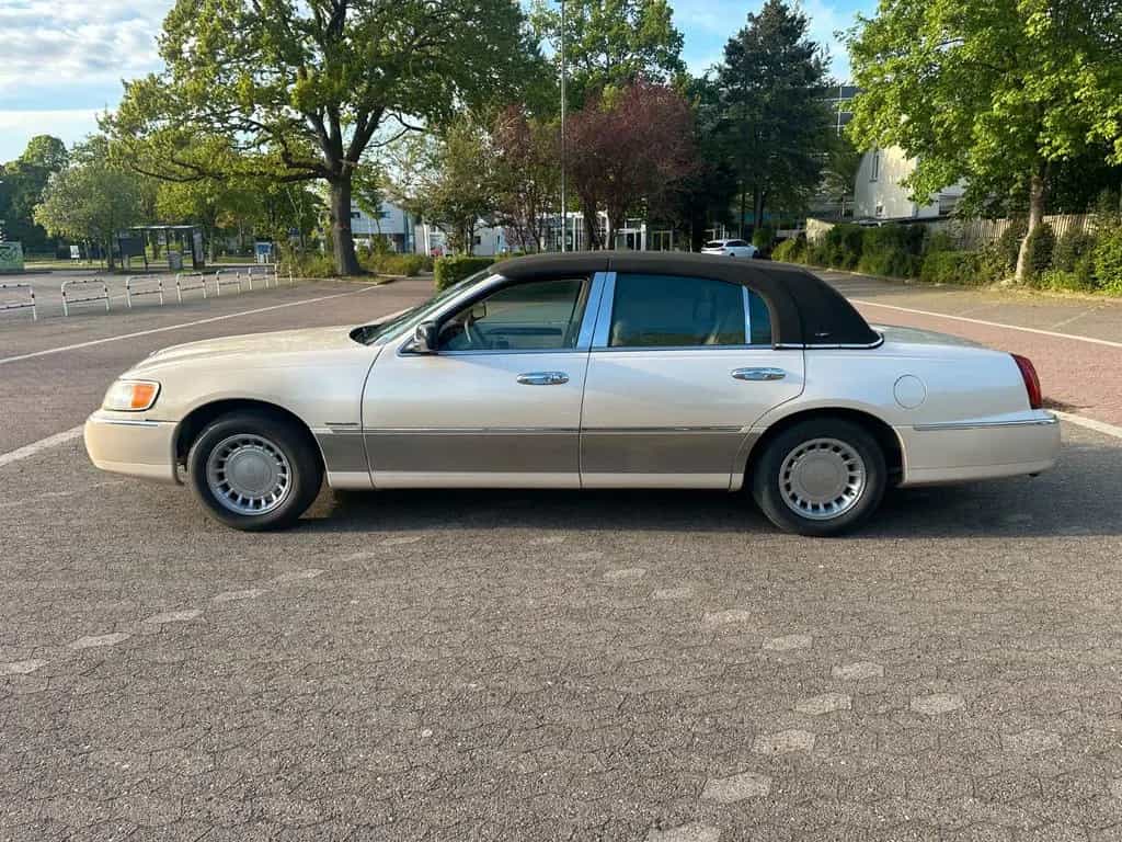Lincoln Town Car Cartier 4.6 L V8 Leder SHZ Klima TÜV:27 08/1998-photo-1