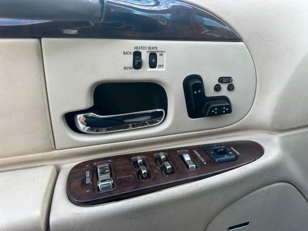Lincoln Town Car Cartier 4.6 L V8 Leder SHZ Klima TÜV:27 08/1998-photo-10