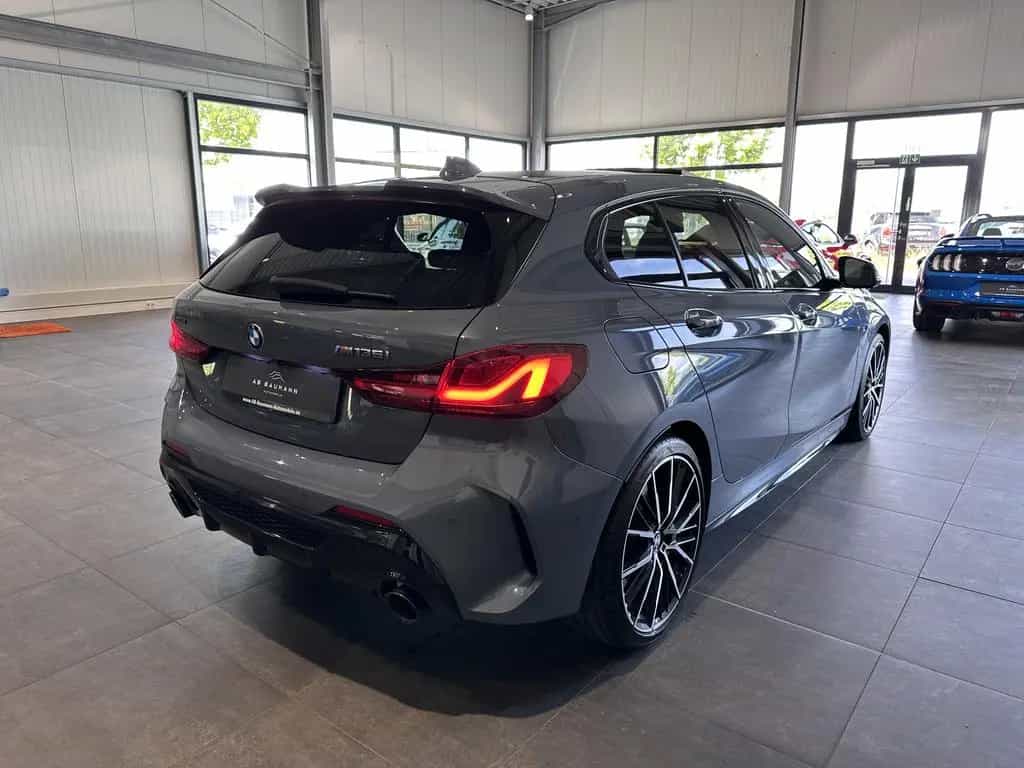 BMW M135 i xDrive *PANO, SCHALE, HUD, LEDER, H&K* 12/2020-photo-16