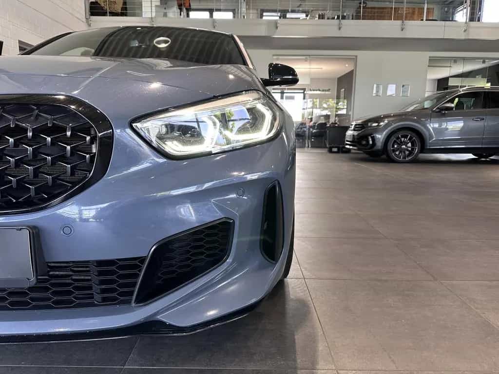 BMW M135 i xDrive *PANO, SCHALE, HUD, LEDER, H&K* 12/2020-photo-19