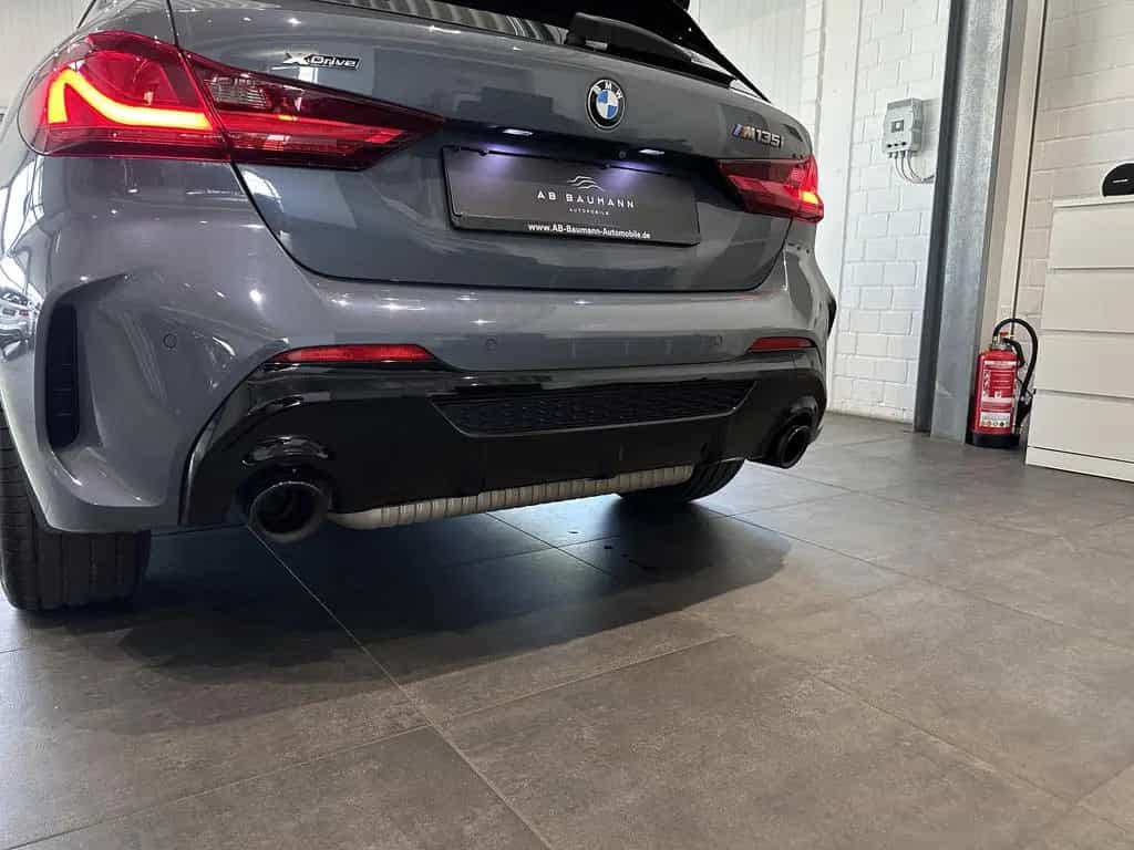 BMW M135 i xDrive *PANO, SCHALE, HUD, LEDER, H&K* 12/2020-photo-21