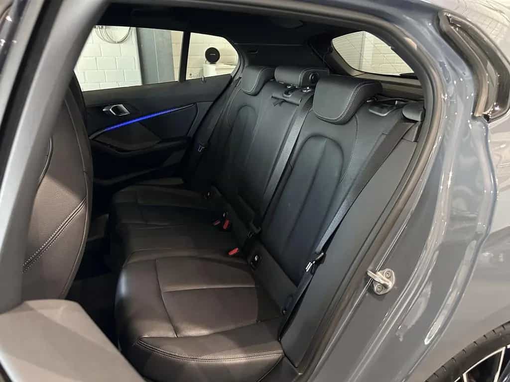 BMW M135 i xDrive *PANO, SCHALE, HUD, LEDER, H&K* 12/2020-photo-29