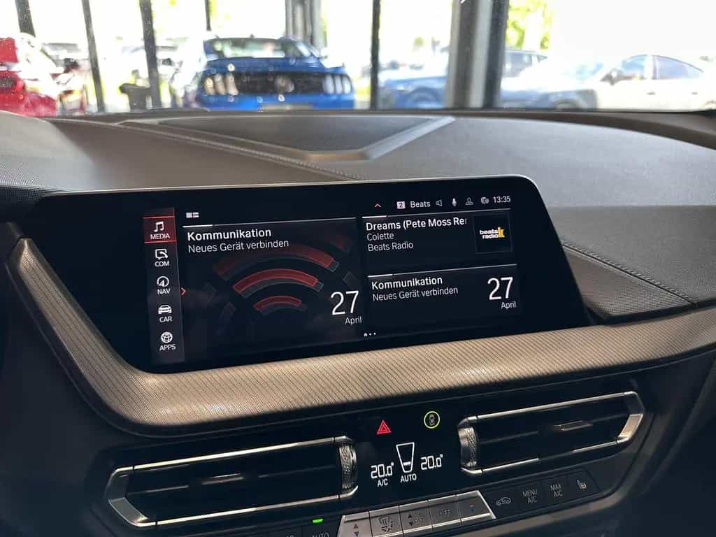 BMW M135 i xDrive *PANO, SCHALE, HUD, LEDER, H&K* 12/2020-photo-32