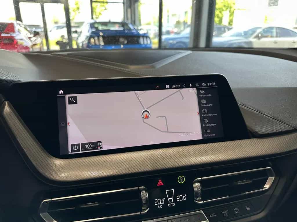 BMW M135 i xDrive *PANO, SCHALE, HUD, LEDER, H&K* 12/2020-photo-33