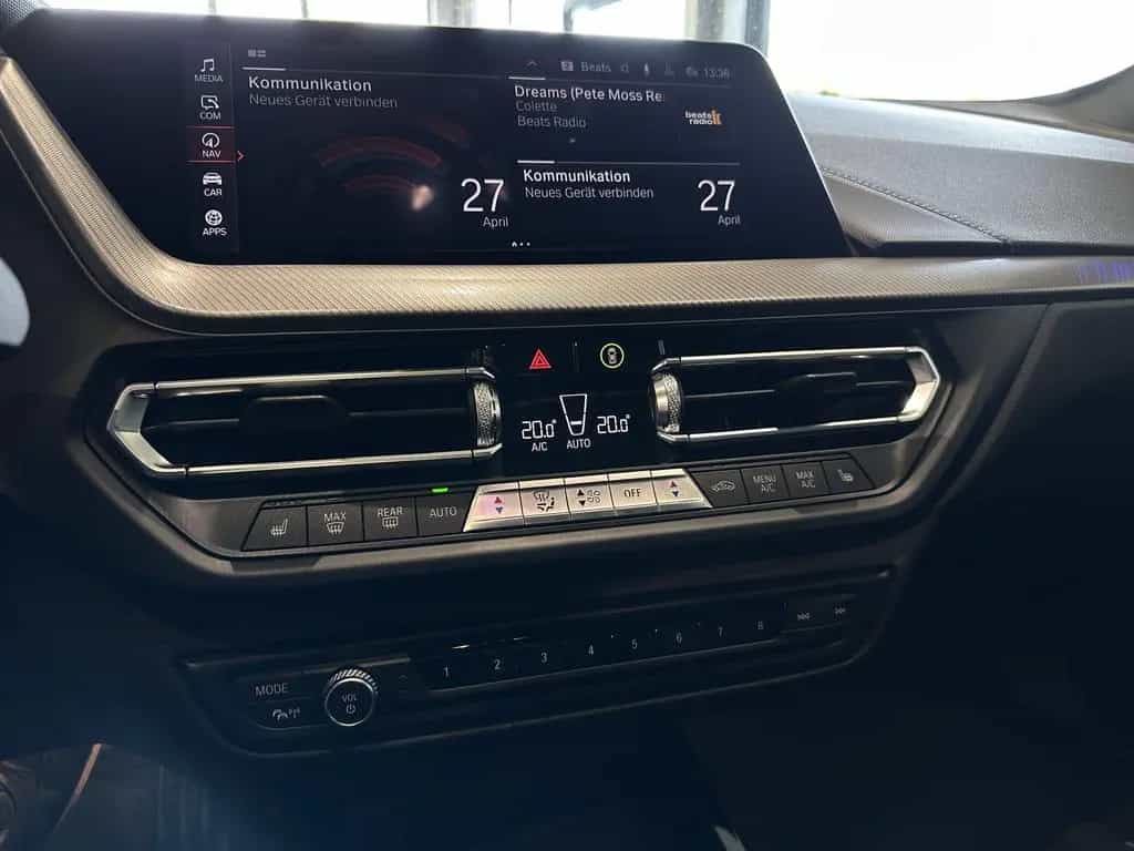 BMW M135 i xDrive *PANO, SCHALE, HUD, LEDER, H&K* 12/2020-photo-36