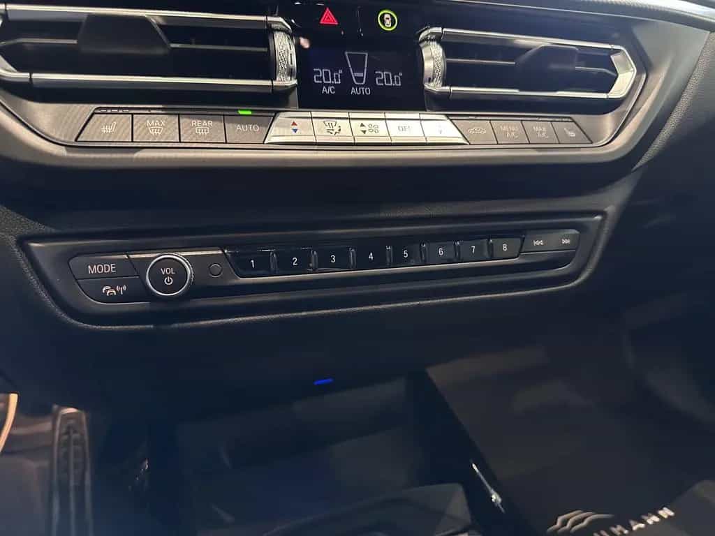 BMW M135 i xDrive *PANO, SCHALE, HUD, LEDER, H&K* 12/2020-photo-37