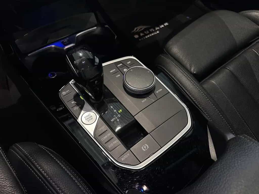 BMW M135 i xDrive *PANO, SCHALE, HUD, LEDER, H&K* 12/2020-photo-38