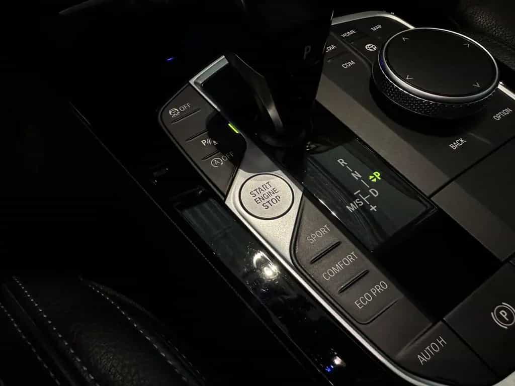 BMW M135 i xDrive *PANO, SCHALE, HUD, LEDER, H&K* 12/2020-photo-39