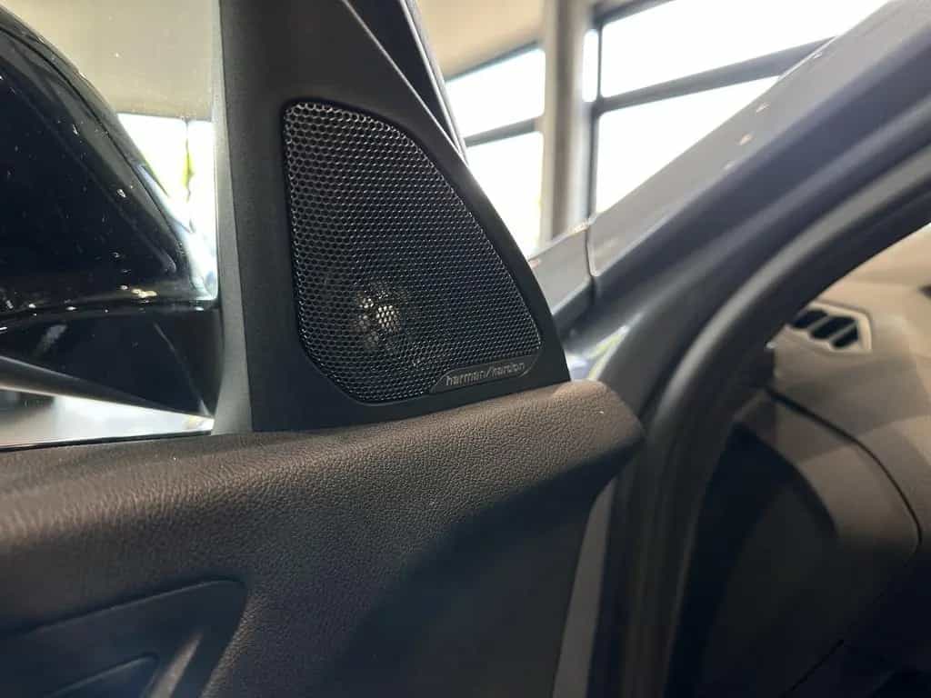 BMW M135 i xDrive *PANO, SCHALE, HUD, LEDER, H&K* 12/2020-photo-46