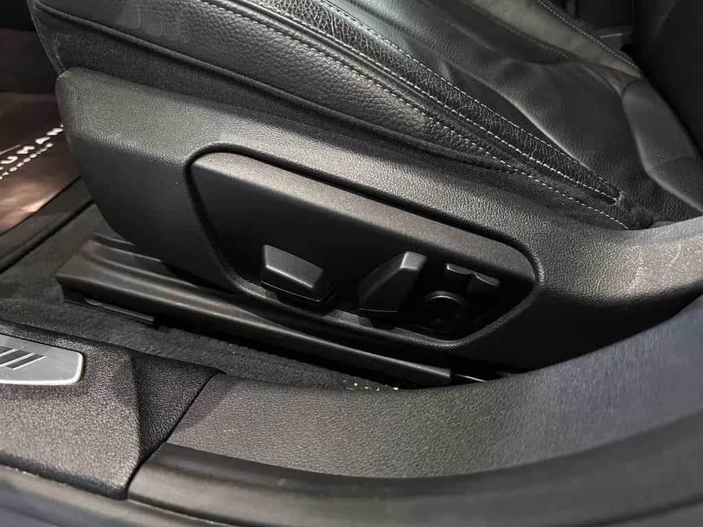 BMW M135 i xDrive *PANO, SCHALE, HUD, LEDER, H&K* 12/2020-photo-48