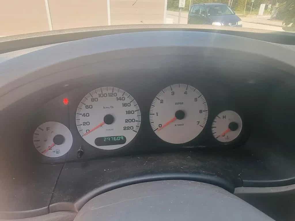 Chrysler Voyager 2,4 04/2002-photo-0