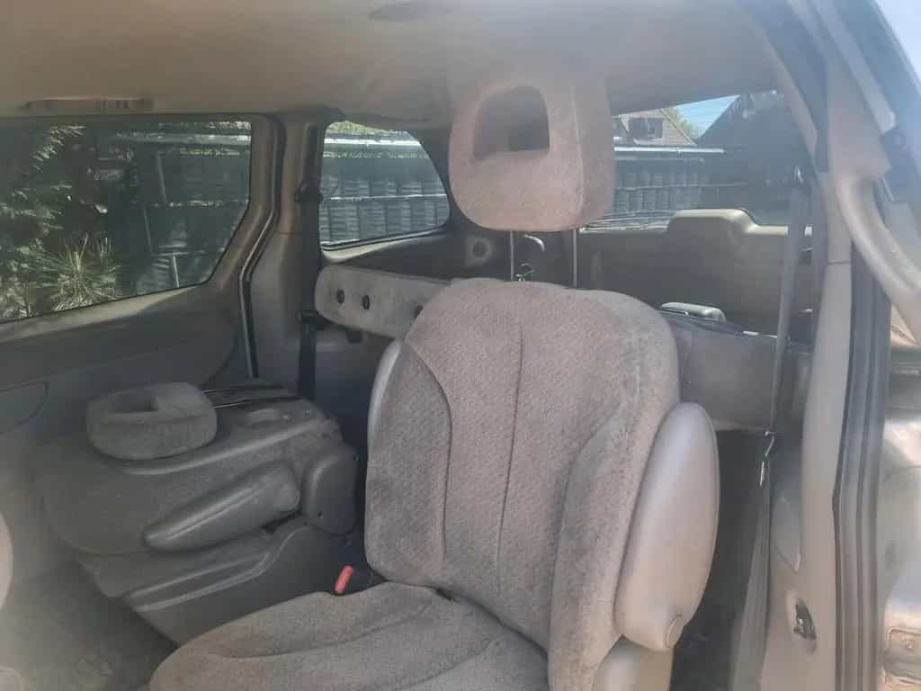 Chrysler Voyager 2,4 04/2002-photo-4
