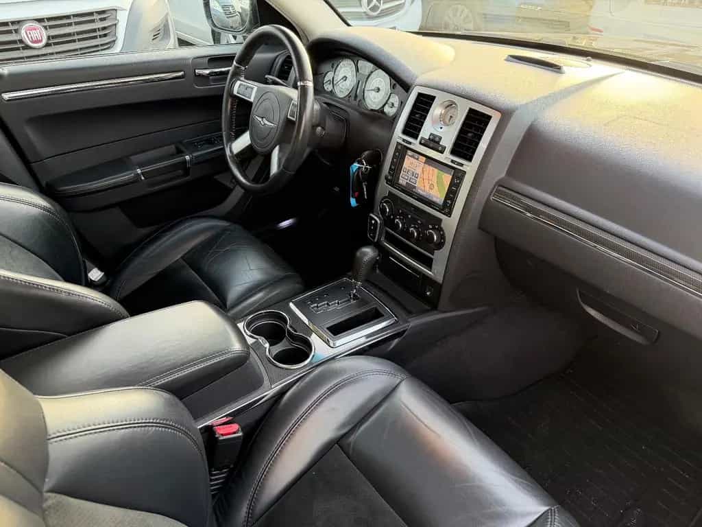 Chrysler 300C Touring 3.0 CRD Automatik SRT Ausstattung 06/2010-photo-10