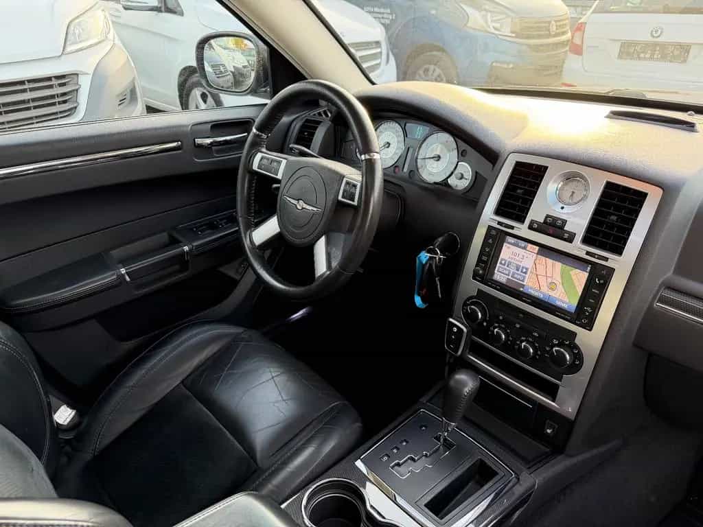 Chrysler 300C Touring 3.0 CRD Automatik SRT Ausstattung 06/2010-photo-12