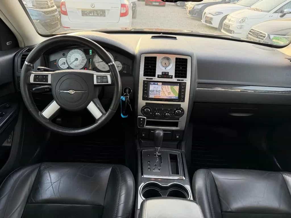 Chrysler 300C Touring 3.0 CRD Automatik SRT Ausstattung 06/2010-photo-8