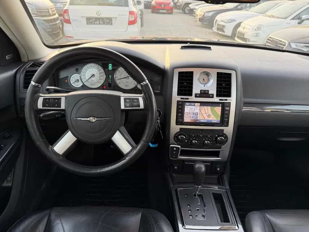 Chrysler 300C Touring 3.0 CRD Automatik SRT Ausstattung 06/2010-photo-9