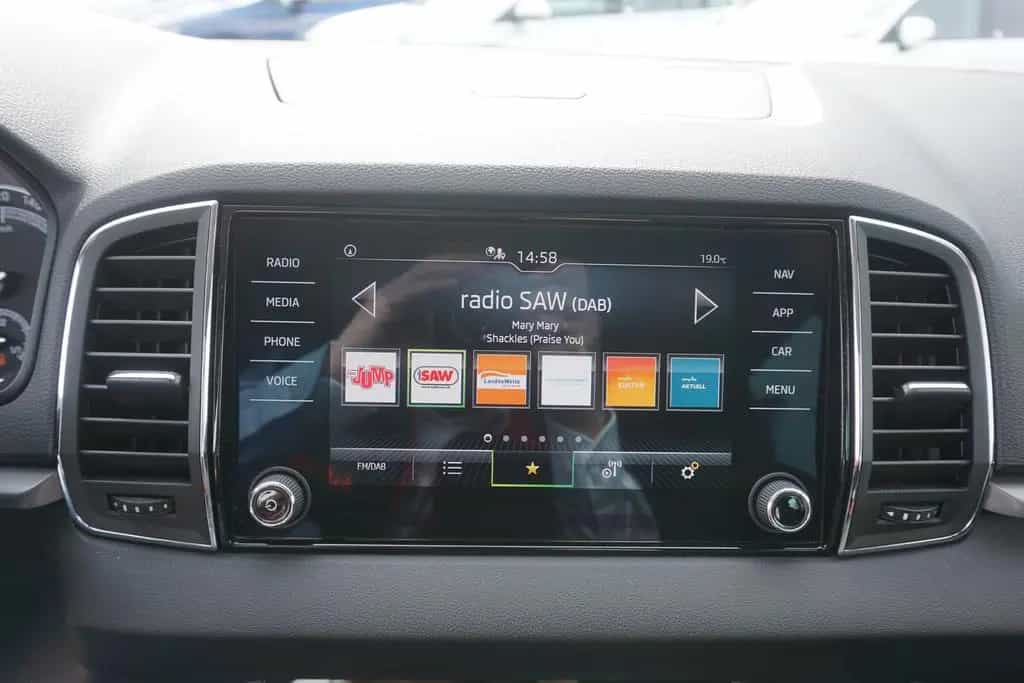 Skoda Karoq 1.5 TSI Drive 125 DSG LED Kamera AHK 04/2021-photo-11