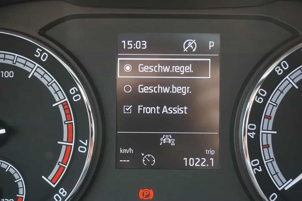 Skoda Karoq 1.5 TSI Drive 125 DSG LED Kamera AHK 04/2021-photo-17