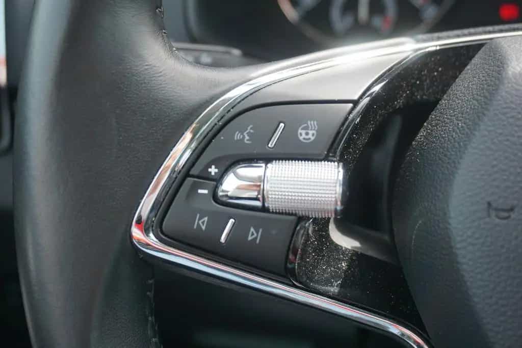 Skoda Karoq 1.5 TSI Drive 125 DSG LED Kamera AHK 04/2021-photo-21