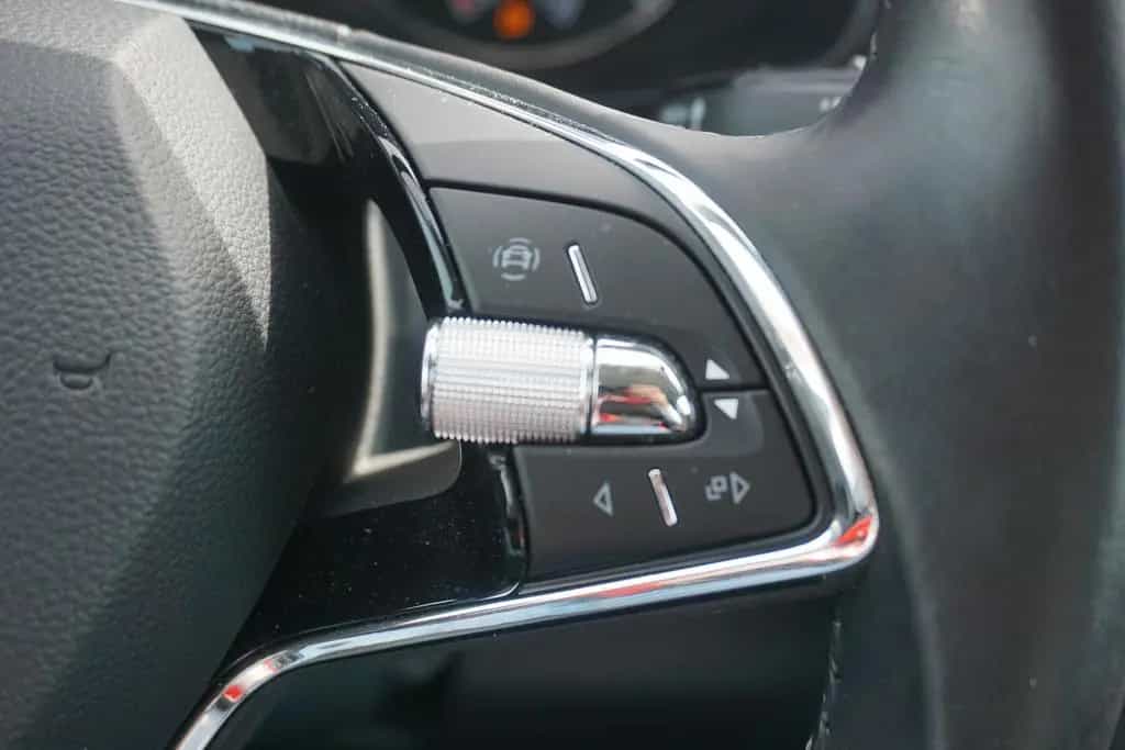 Skoda Karoq 1.5 TSI Drive 125 DSG LED Kamera AHK 04/2021-photo-22