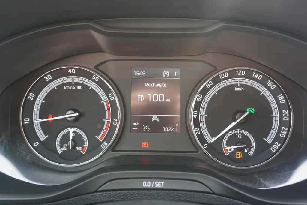 Skoda Karoq 1.5 TSI Drive 125 DSG LED Kamera AHK 04/2021-photo-23