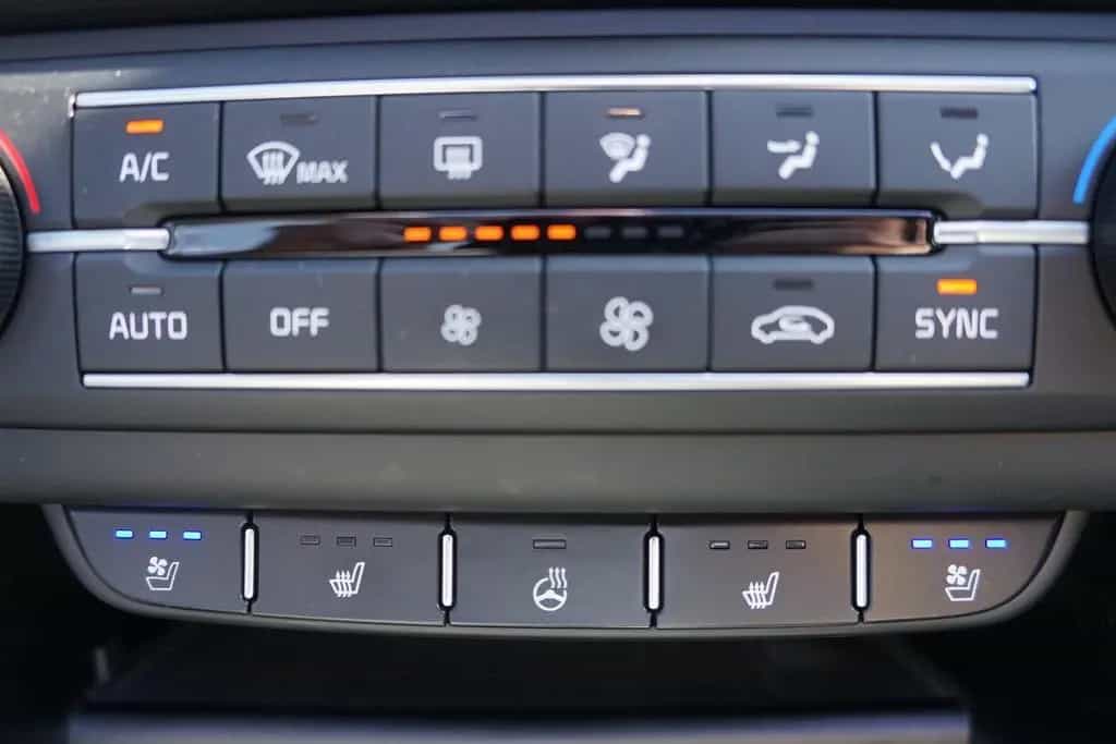 Kia Ceed 1.4 T-GDI Platinum LED Tempomat Navi AHK DA 06/2018-photo-24