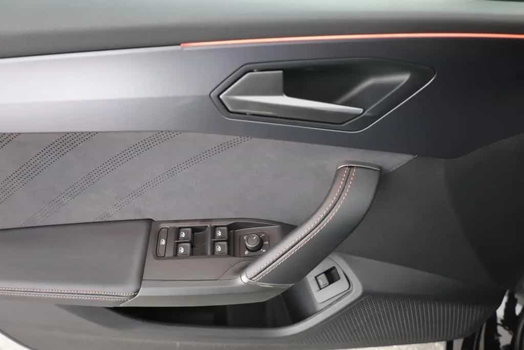 Cupra Leon ST VZ 2.0 TSI 4Drive DSG Matrix ACC AHK Kam 07/2025-photo-20