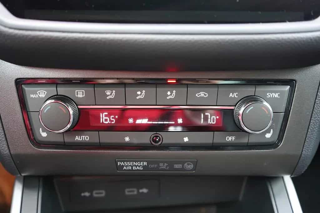 Seat Arona 1.0 TSI FR LED Navi Beats Sitzheizung USB 09/2021-photo-17