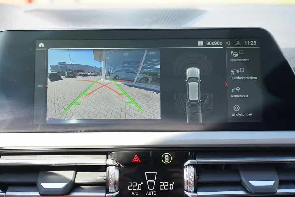 BMW 318 i LED Navi ACC Digitales Cockpit Kamera USB 07/2022-photo-17