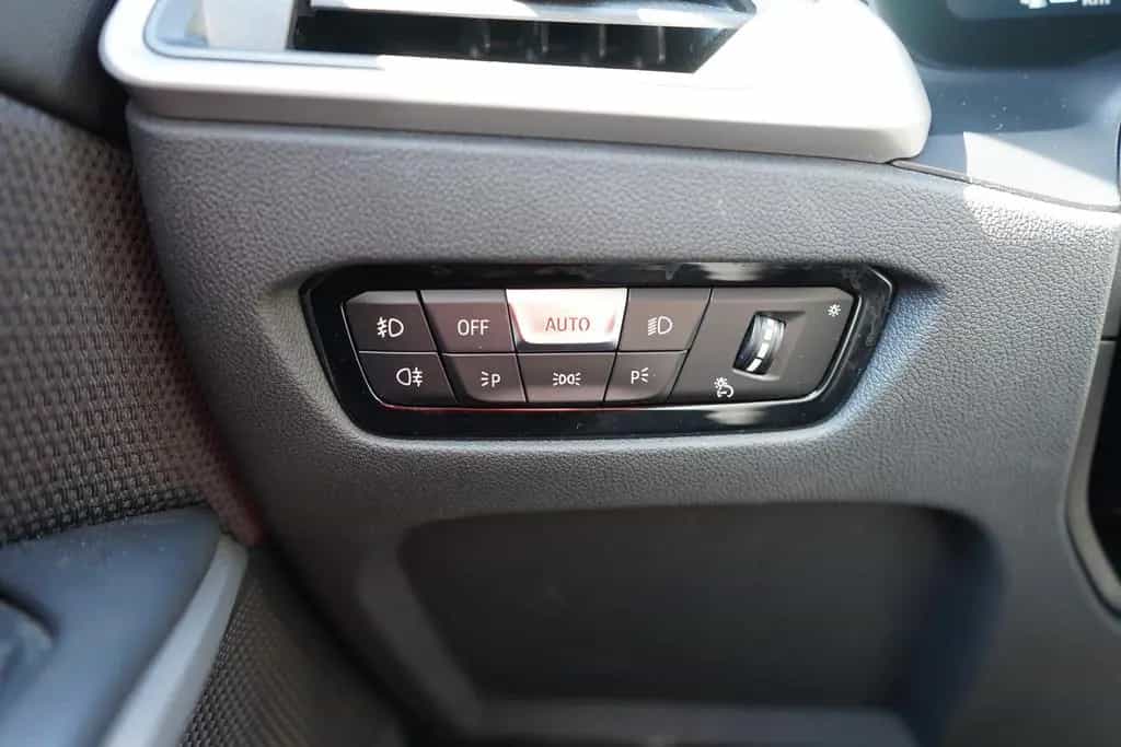 BMW 318 i LED Navi ACC Digitales Cockpit Kamera USB 07/2022-photo-29