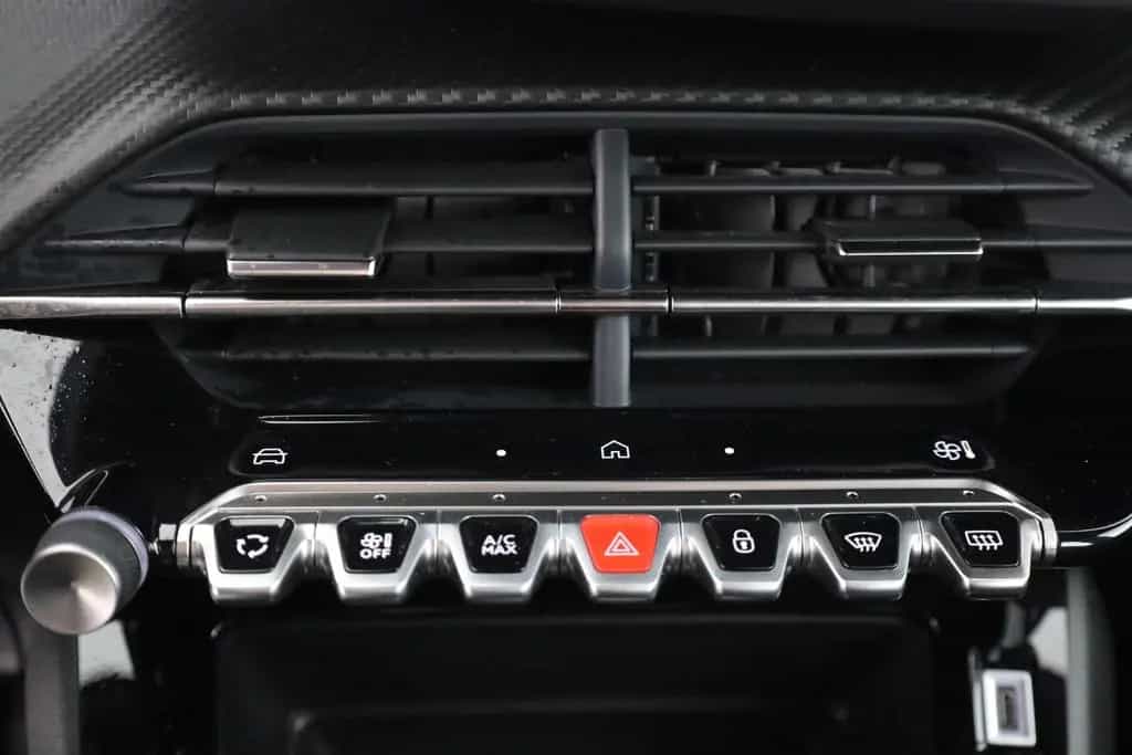 Peugeot 2008 PureTech 130 Aut. LED Tempomat AppleAndroid 09/2025-photo-11