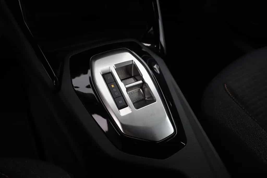 Peugeot 2008 PureTech 130 Aut. LED Tempomat AppleAndroid 09/2025-photo-12