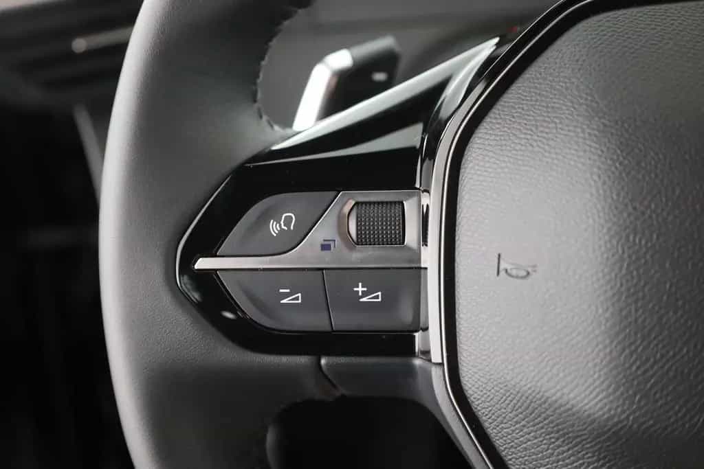 Peugeot 2008 PureTech 130 Aut. LED Tempomat AppleAndroid 09/2025-photo-14