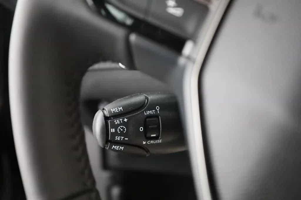 Peugeot 2008 PureTech 130 Aut. LED Tempomat AppleAndroid 09/2025-photo-18